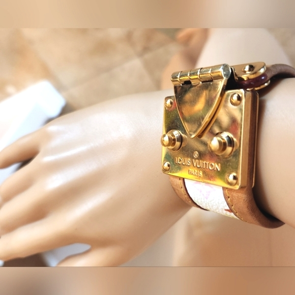 VTG LOUIS VUITTON White Monogram Multicolor 2004 Wide Gold Chunky Latch Bracelet - Picture 3 of 16